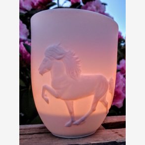 Porcel�n krus med t�lt hest